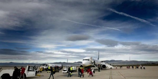 El aeropuerto de Castellón refuerza la conexión con Rumanía con un cuarto vuelo semanal a Bucarest a partir de junio