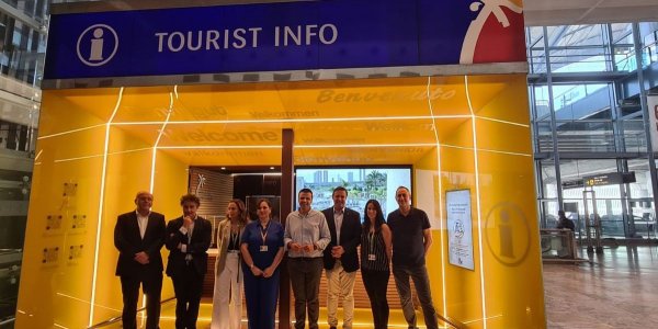 Turisme dará servicio 24 horas al día en la nueva oficina de información turística del aeropuerto Alicante-Elche