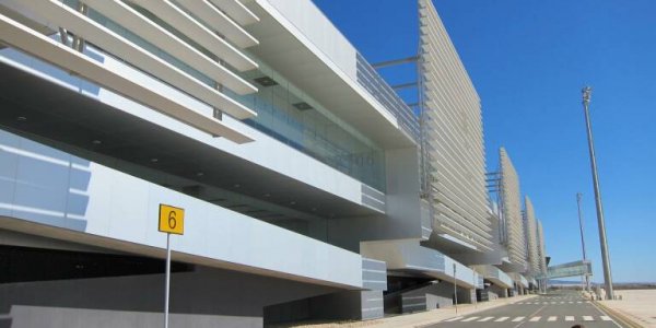 El aeropuerto de Corvera gana puestos en el ranking nacional pero sigue lejos de las cifras del 2019