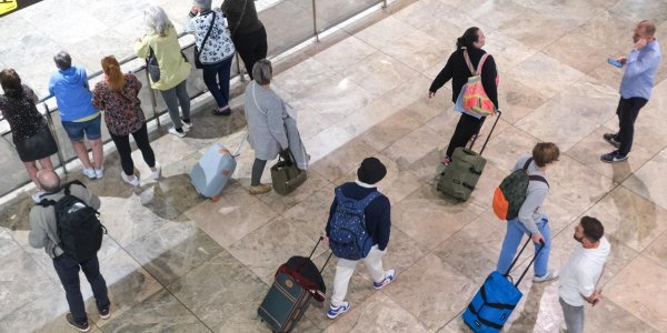 El aeropuerto Alicante-Elche recupera cifras prepandemia y mueve ya más de un millón de viajeros al mes
