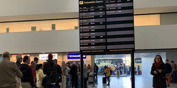 El Aeropuerto de la Región de Murcia gestiona hasta agosto casi un 5% más de pasajeros respecto al año pasado