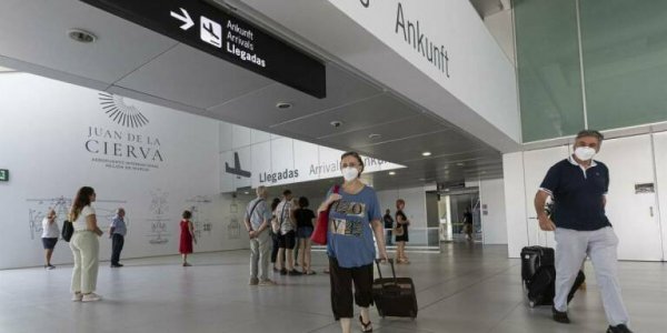 El aeropuerto de Corvera supera los 20.000 pasajeros en febrero pero se aleja de las cifras del 2019