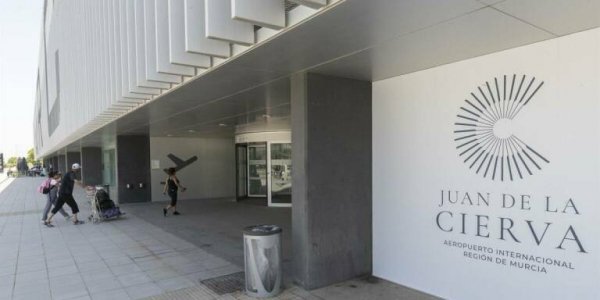El aeropuerto de Corvera inicia el año con optimismo: suben un 21,2% los pasajeros